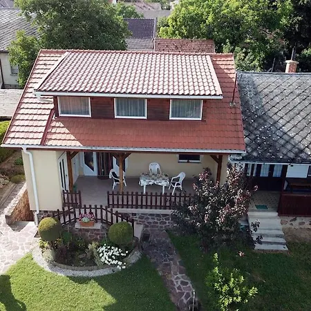 Beautiful With Garden Apartment Balatonszepezd