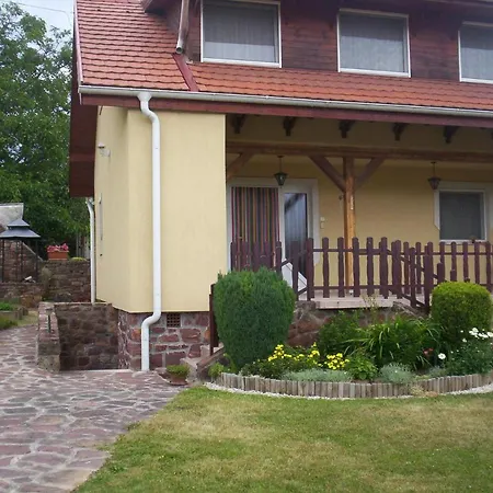 Beautiful With Garden Apartment
