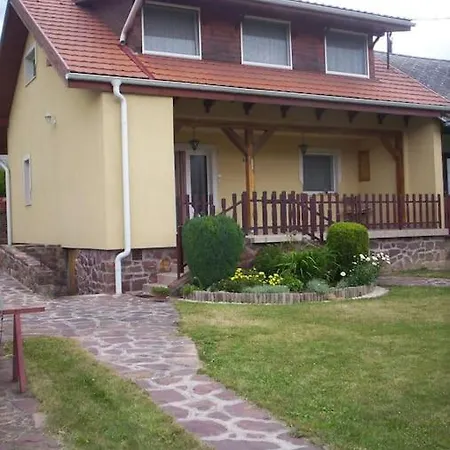 Beautiful With Garden Apartment