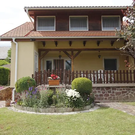 Beautiful With Garden Apartment Balatonszepezd