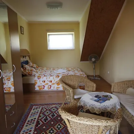 Beautiful With Garden Apartment