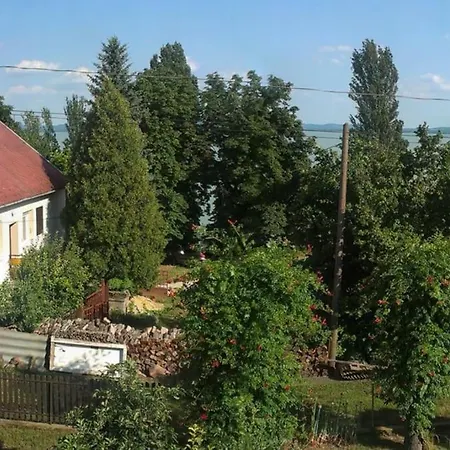 Beautiful With Garden Apartment Balatonszepezd