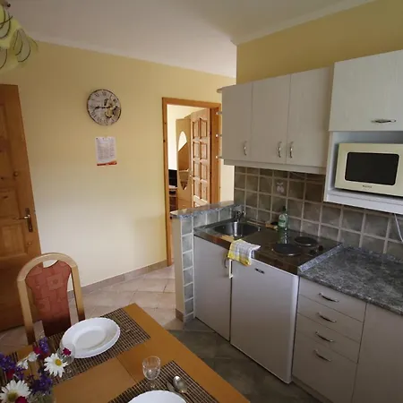 Beautiful With Garden Apartment