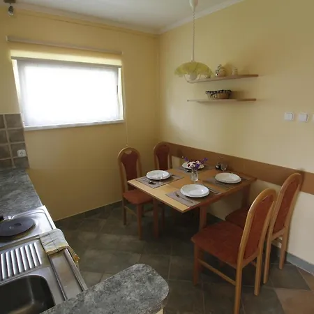 Beautiful With Garden Apartment