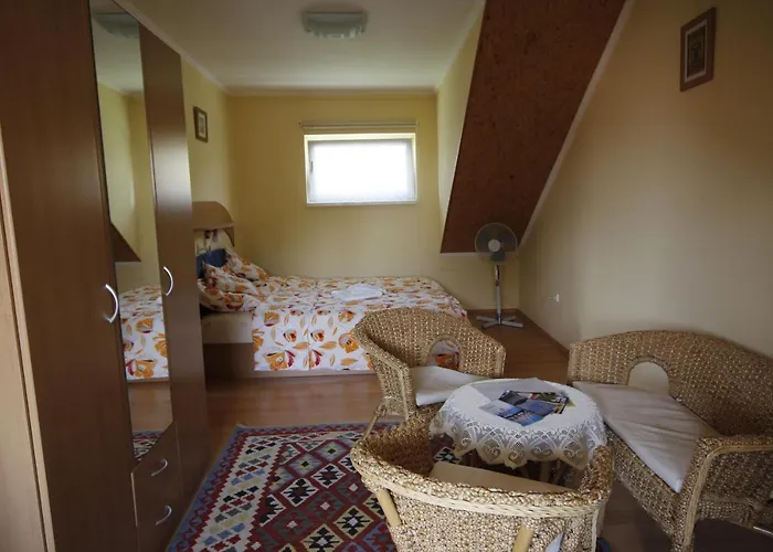 Beautiful With Garden Daire