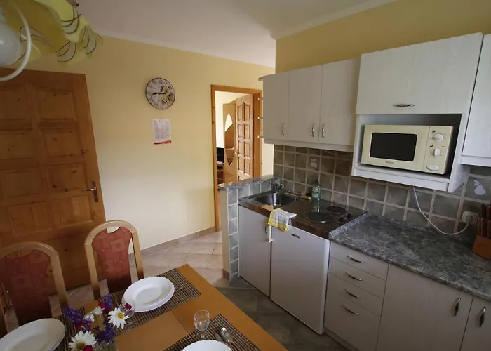 Beautiful With Garden Apartament