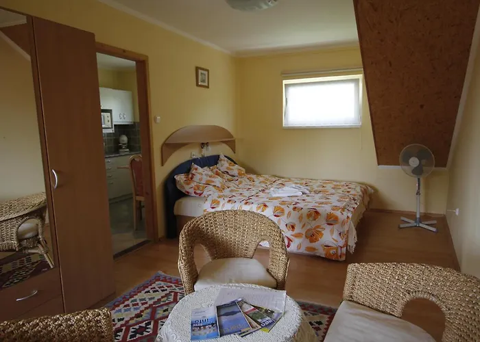 Beautiful With Garden Apartament